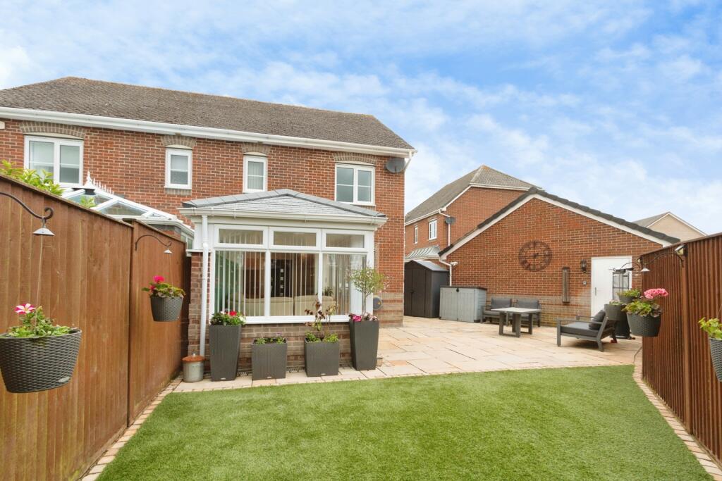 Wiltshire Crescent, Basingstoke, Hampshire, RG22 - View 3