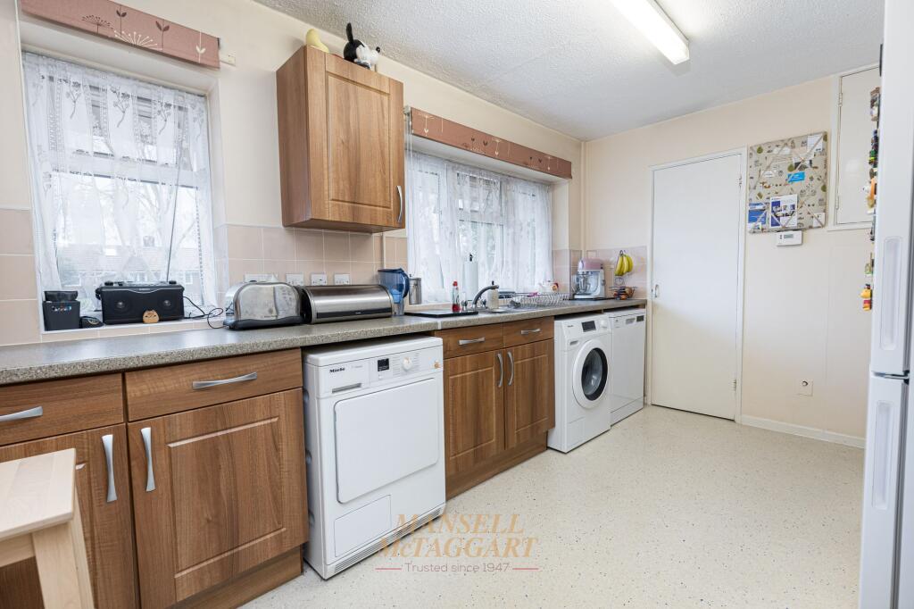 Apartment in Crawley, Gossops Green - More