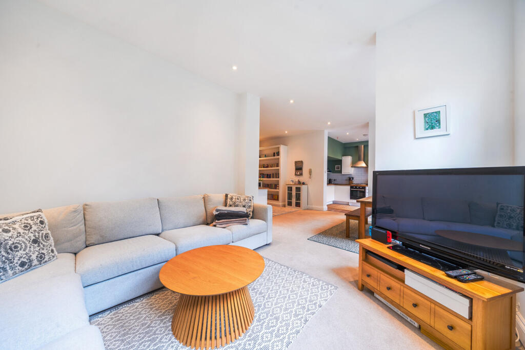 Apartment in London, Wandsworth - More