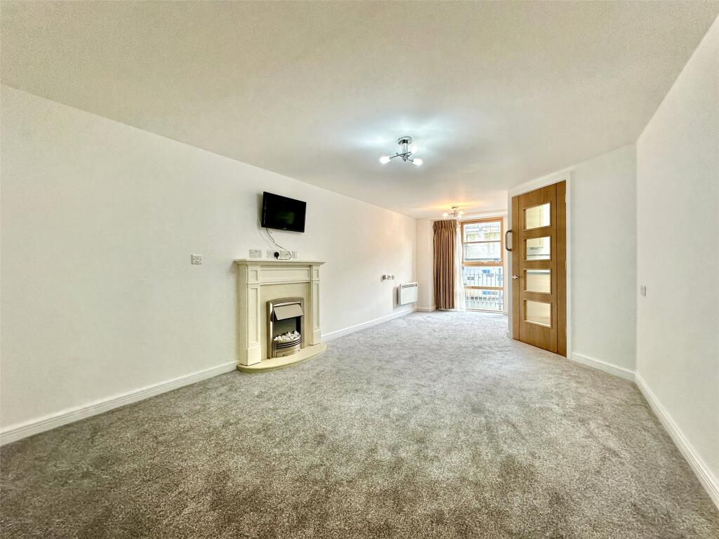 1-bed apartment on Hillsborough Road, Ilfracombe, Devon, EX34, £90,000