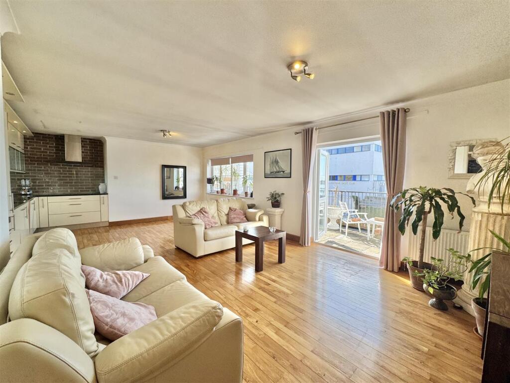 Belvedere Road, Burnham-on-Crouch photo 4