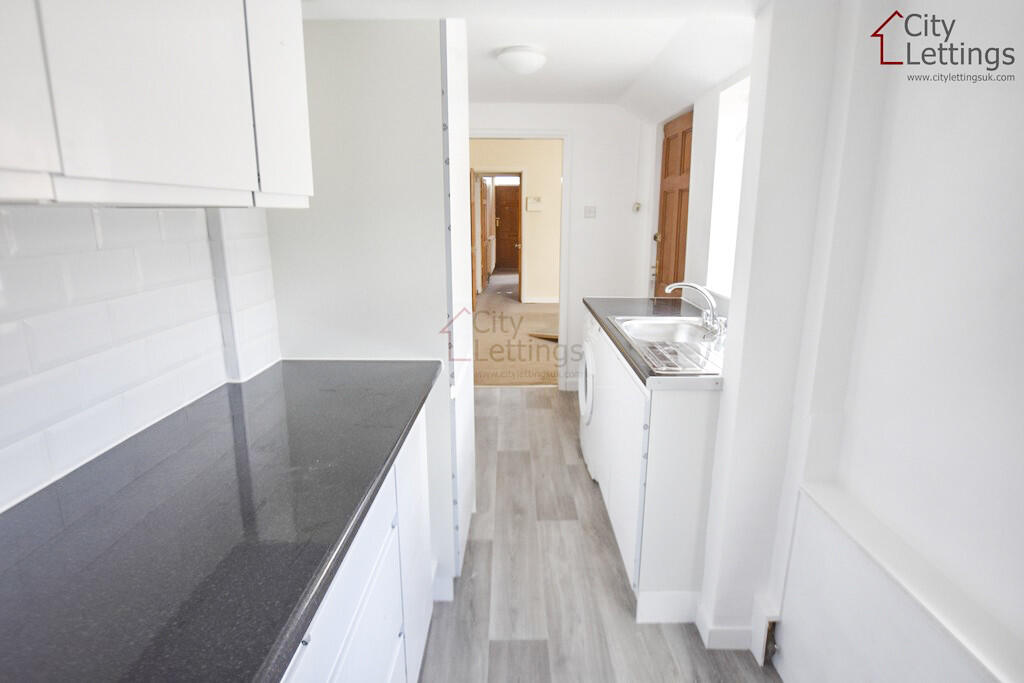 House in Nottingham, Radford - More