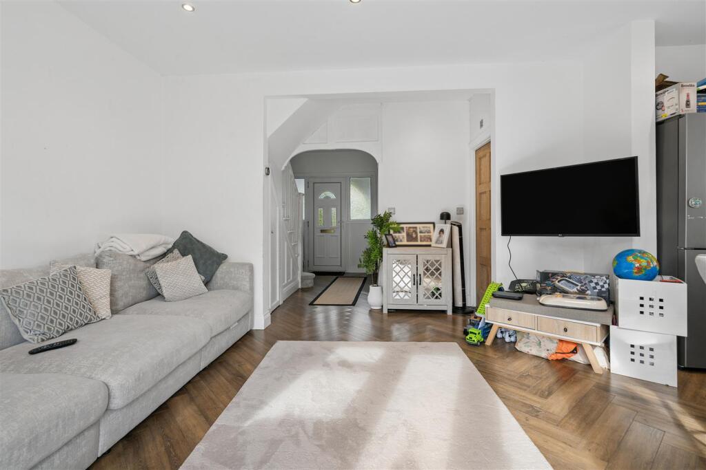 House in Twickenham - More
