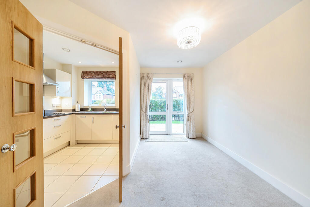Josiah Drive, Ickenham, Uxbridge photo 4