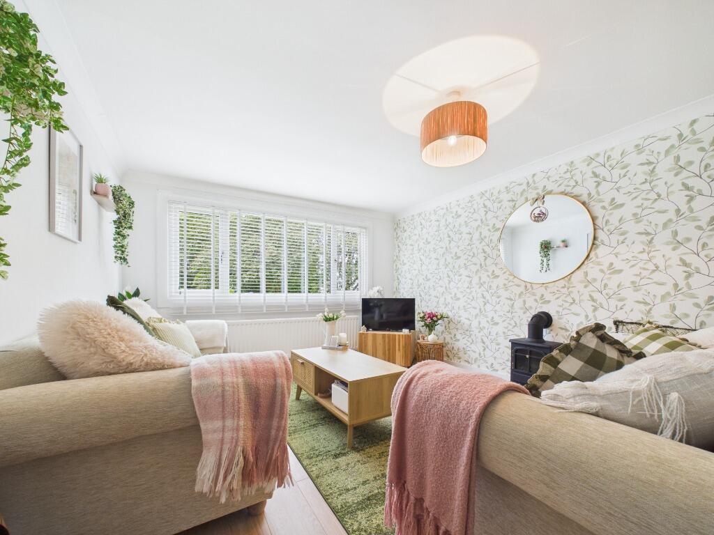 House in East Kilbride, Murray 12, Greenhills - More
