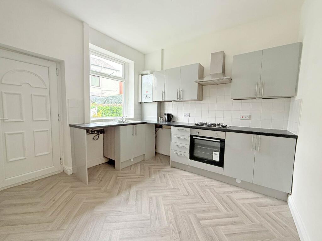 House in Oldham, Greater Manchester - View 4