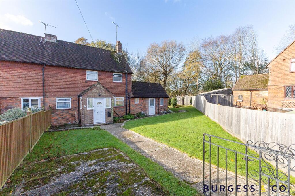 3-bed semi-detached on Mountjoy, Battle, £335,000