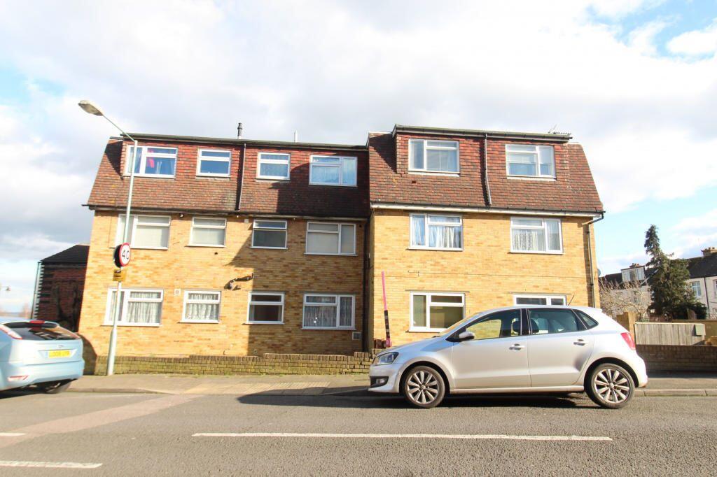 Main image of property: 86 King Edward Road, Gillingham, Kent, ME7 2RG