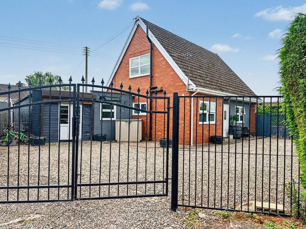 3-bed detached on Gosmore Road, Clehonger, Hereford, £335,000