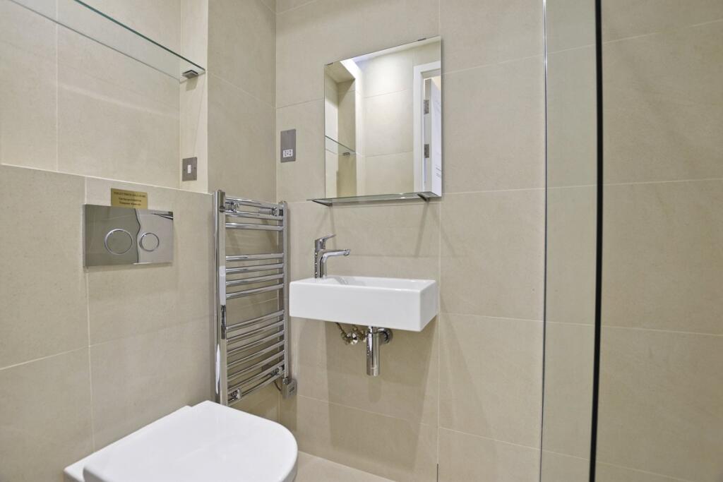 Apartment in London - View 5