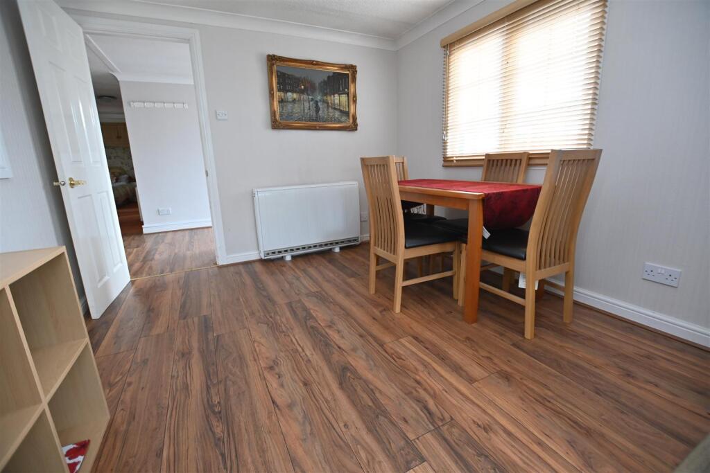 Creek Road, Canvey Island photo 2
