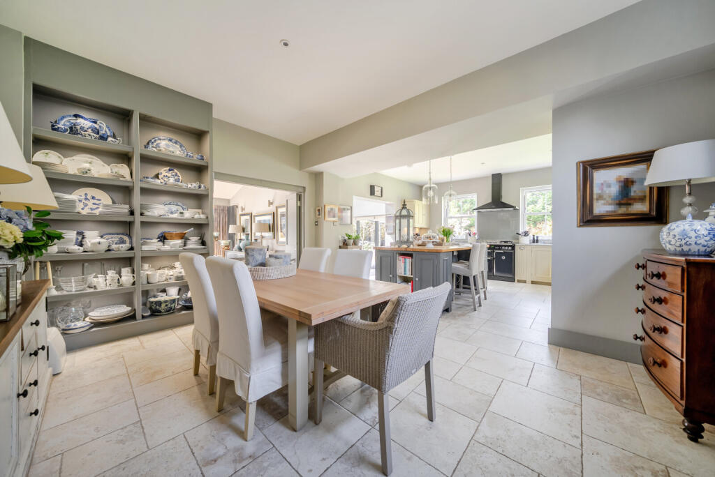 Guildford Road, Cranleigh, GU6 photo 3