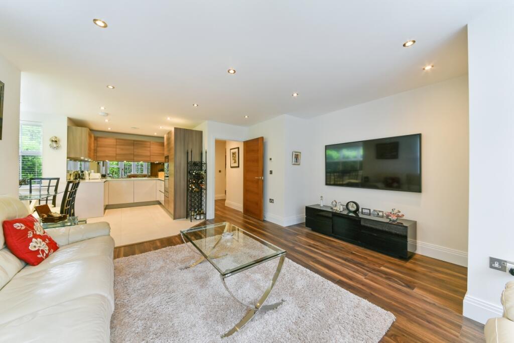 Apartment in Harrow - View 4