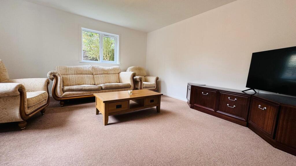 Tintern Close, Basingstoke, Hampshire photo 4