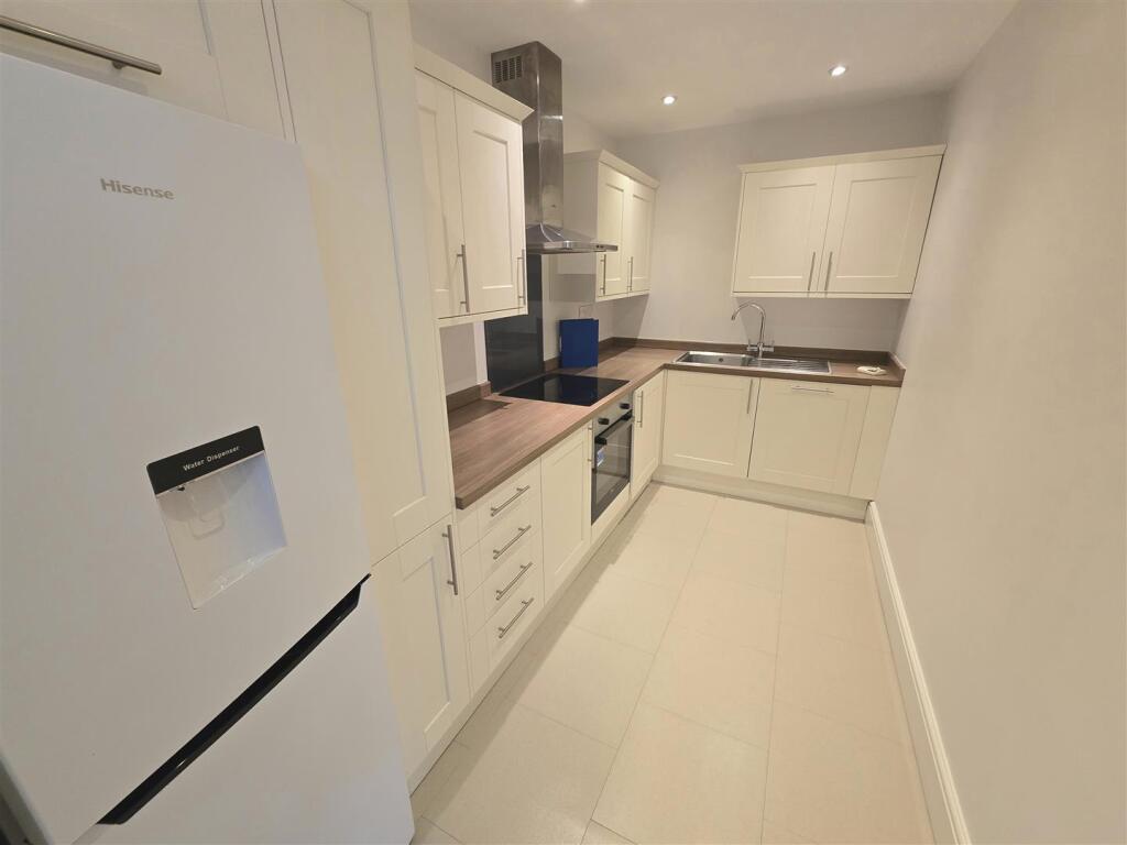 Apartment in Bristol - View 3