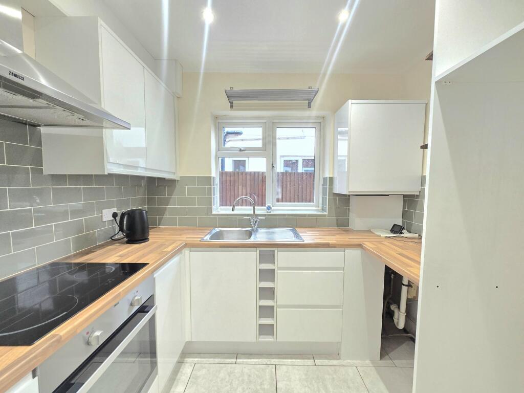 Apartment in Southampton - View 4