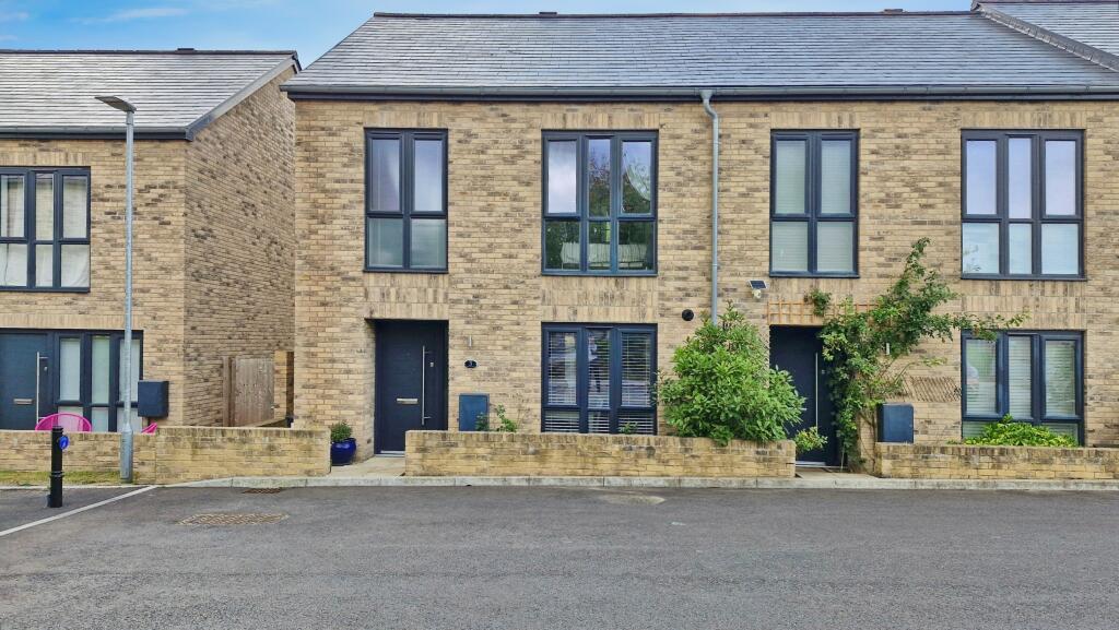3-bed semi-detached on Trevelyan Road, Swindon, Wiltshire, £340,000