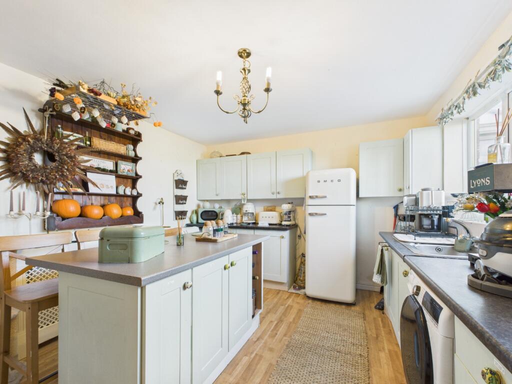 Eastlands, Nafferton, Driffield, YO25 4LA photo 2