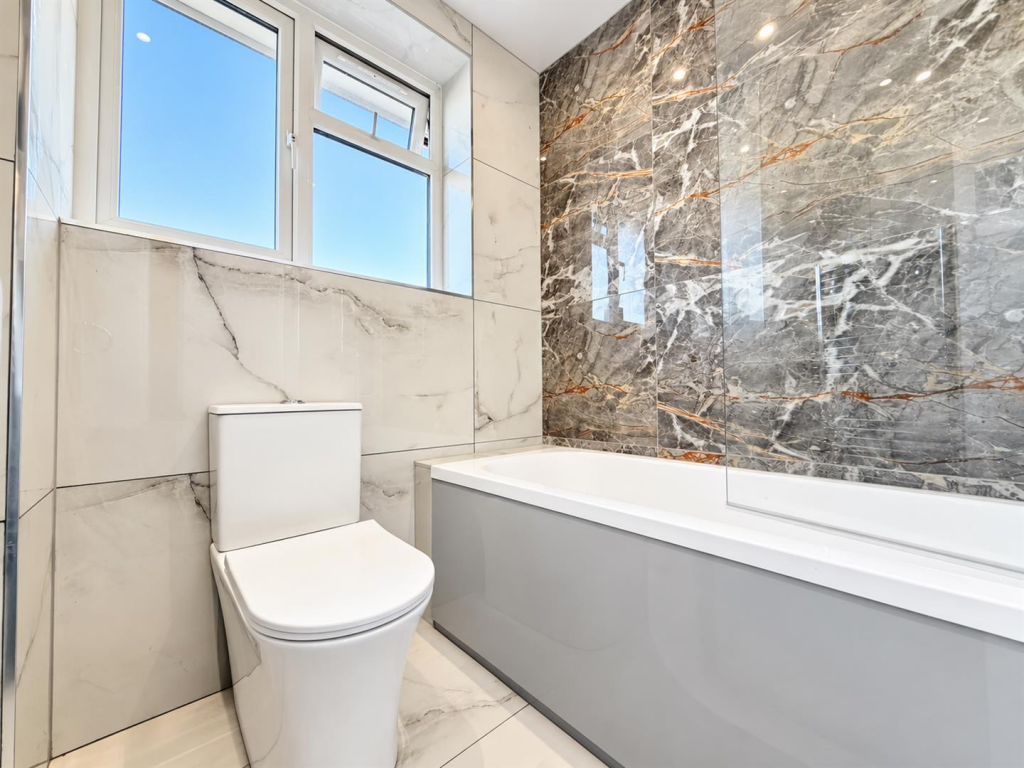 House in Twickenham - View 5