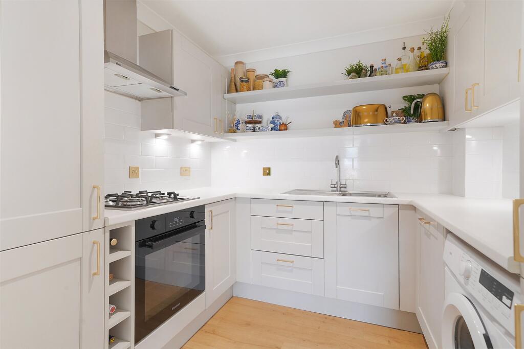 Apartment in Redhill - View 3