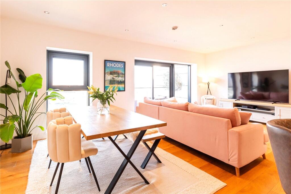 Main image of property: Kingman Way, Newbury, Berkshire, RG14