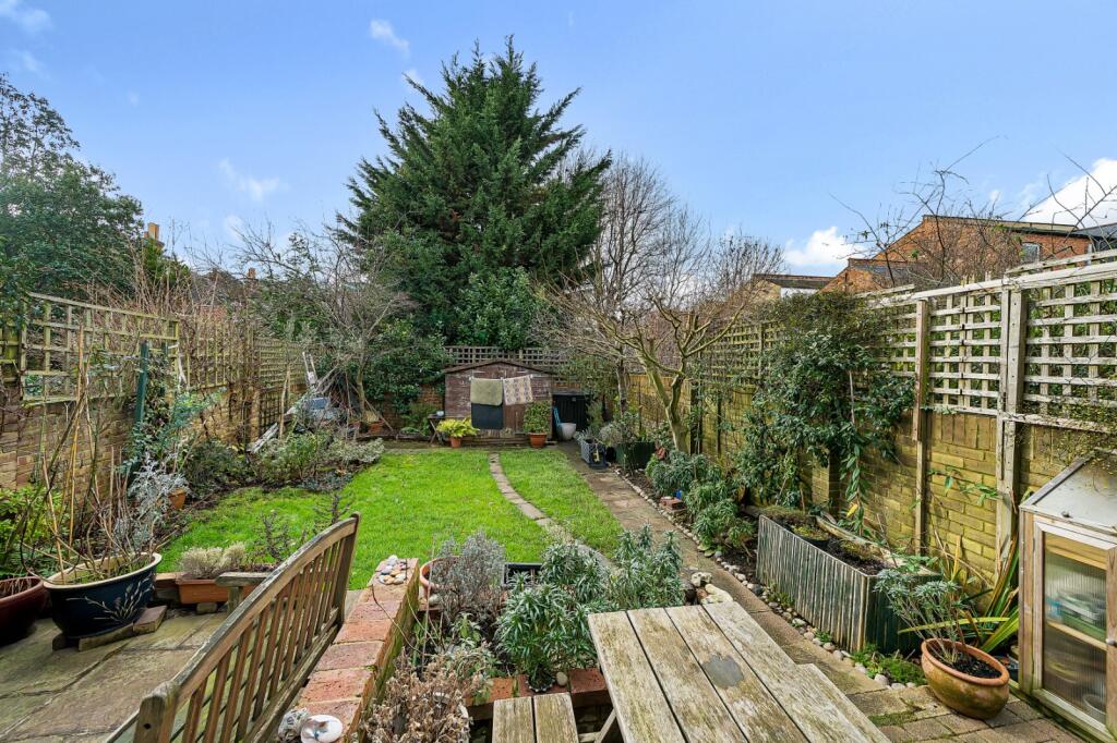 House in London - View 2