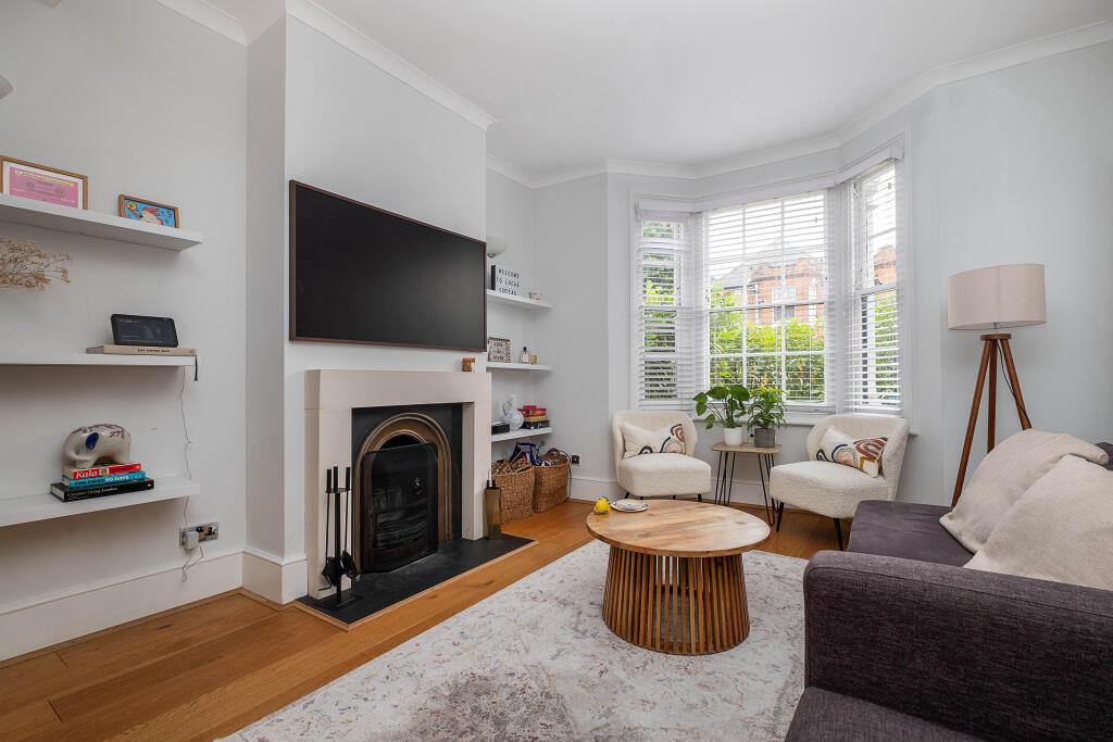 House in Kingston upon Thames - More