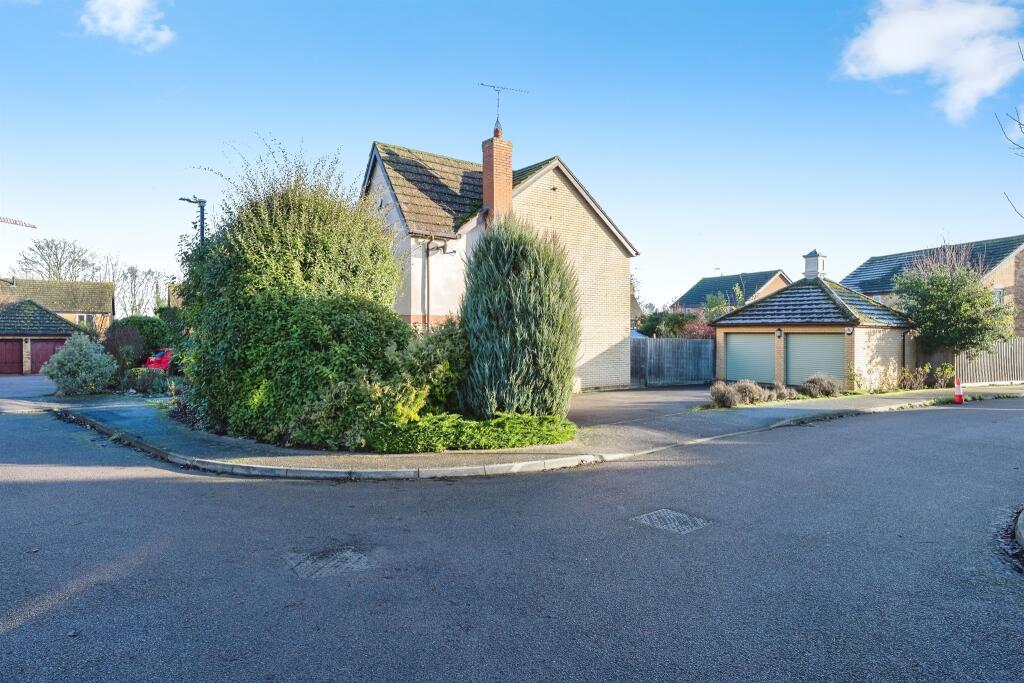 Webb Close, Oundle, Peterborough photo 4