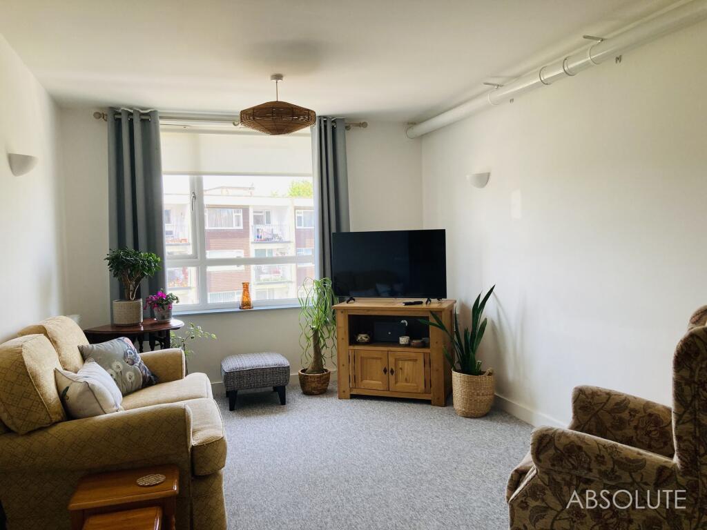 Apartment in Torquay - More
