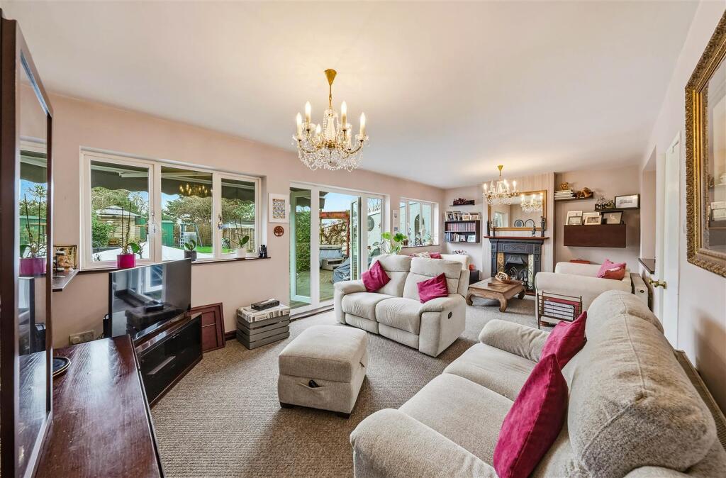 Heathview Avenue, Crayford, Dartford photo 2