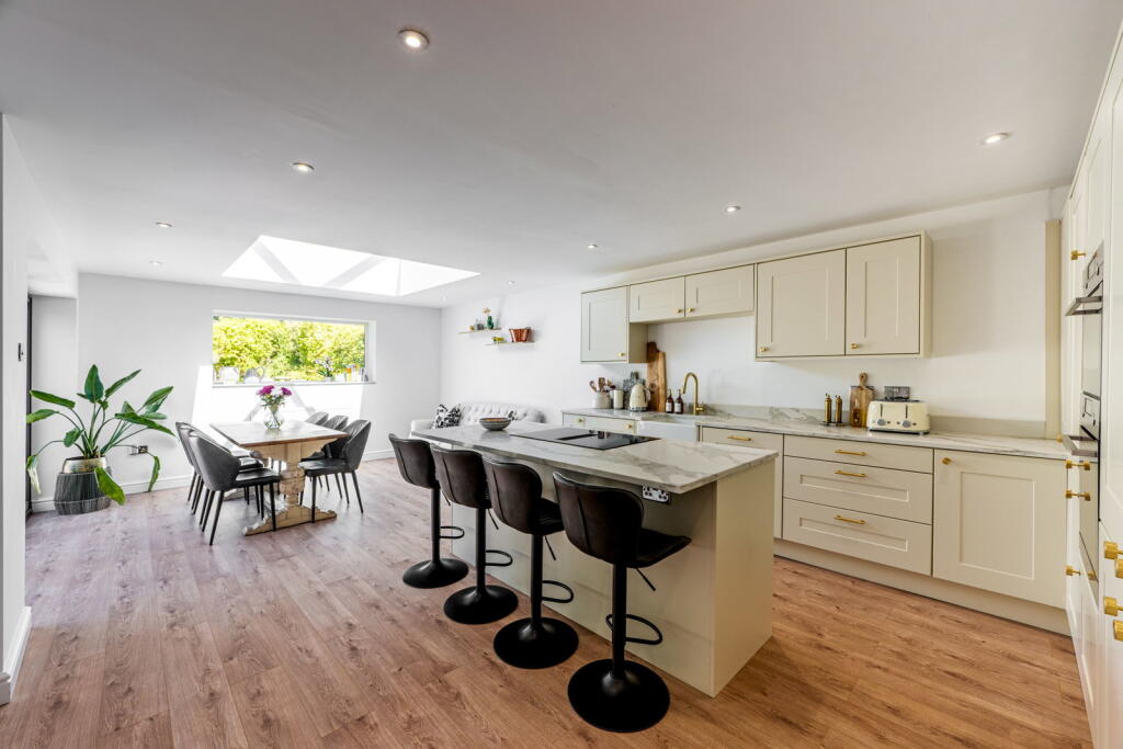 House in Birmingham, Sutton Coldfield - View 2