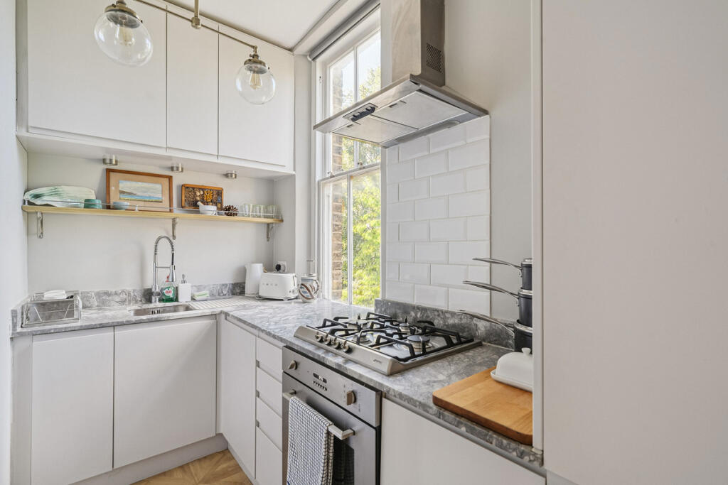 Apartment in Richmond, Petersham - More