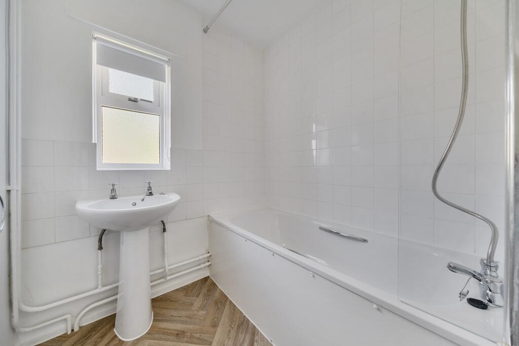 House in Salisbury, Netheravon - More