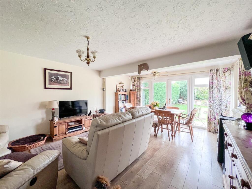House in Staffordshire Moorlands, Leek - More