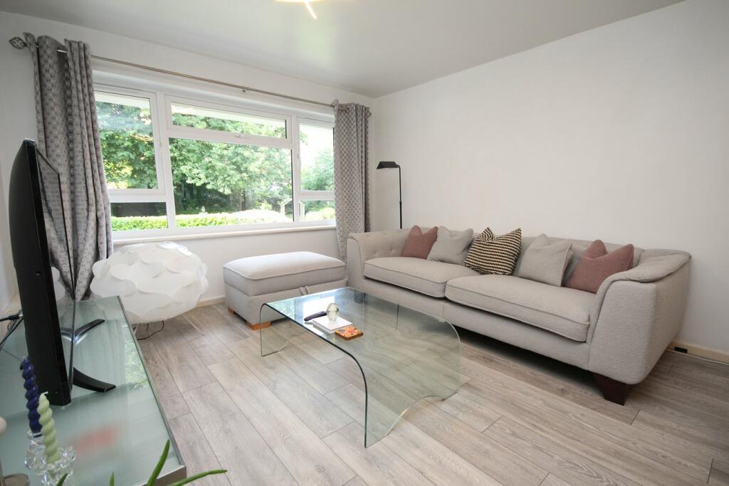 72 Surrey Road, WESTBOURNE, BH4 photo 3
