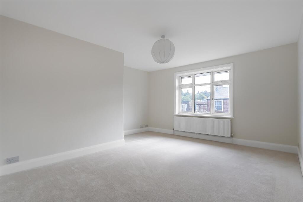 Apartment in Dorking, Rose Hill - View 5