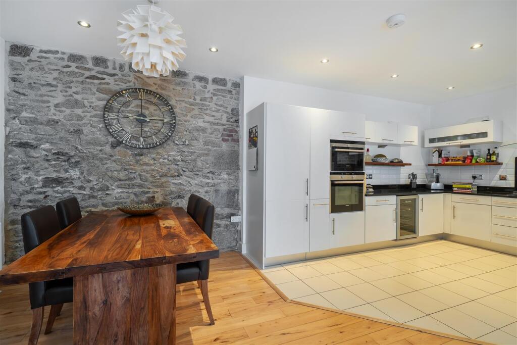 Apartment in Truro - View 4