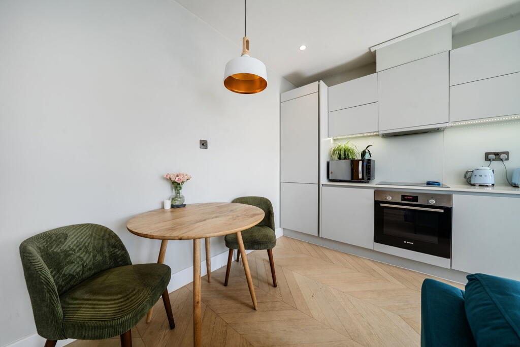 Apartment in Tonbridge - View 3