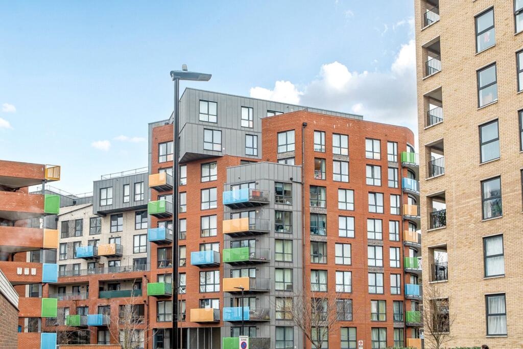 2-bed flat on Brookhill Road, Woolwich, £81,250