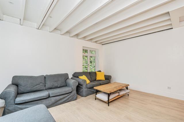 Apartment in Guildford - More