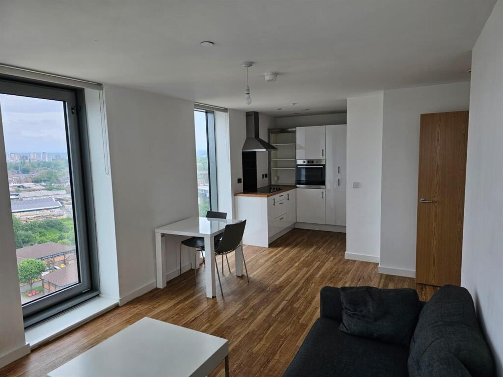 2-bed flat on Michigan Avenue, Salford, £215,000