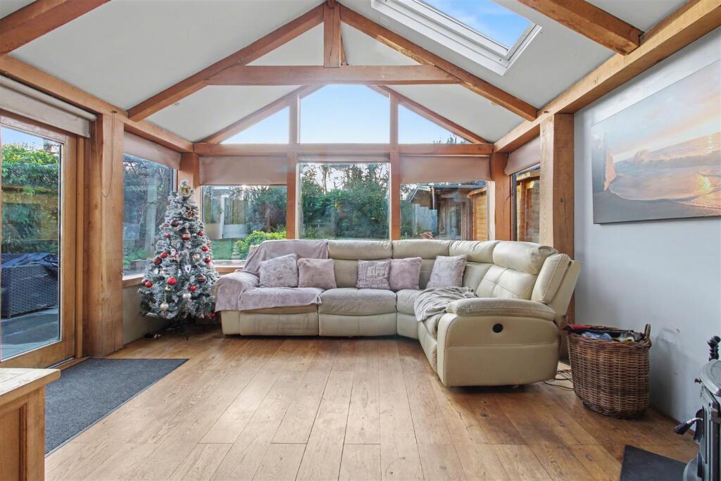 Large Detached Bungalow in Heacham photo 3