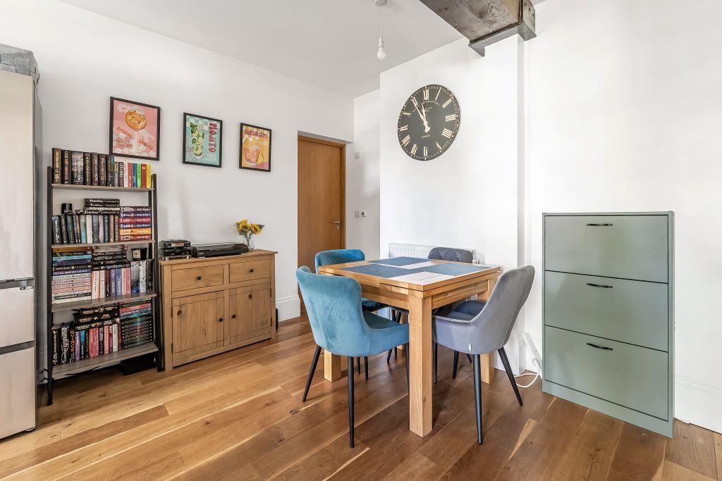 Apartment in Redhill - More