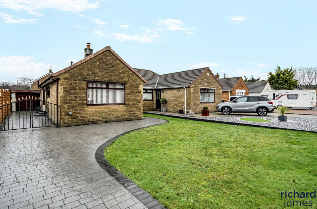 3-bed semi-detached on Firth Close, Haydon Wick, Swindon, SN25, £315,000