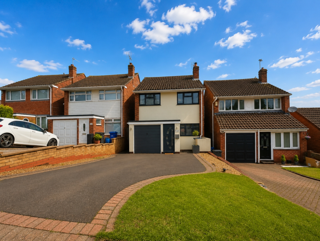 3-bed detached on Hamilton Close, Sedgley, Dudley, DY3, £315,000