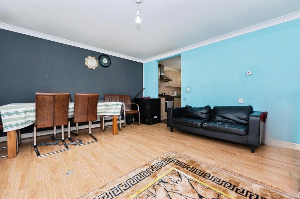 Apartment in Romford - View 5