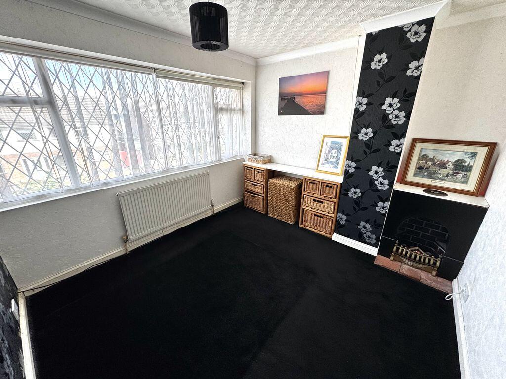 House in Nuneaton and Bedworth, Warwickshire - More
