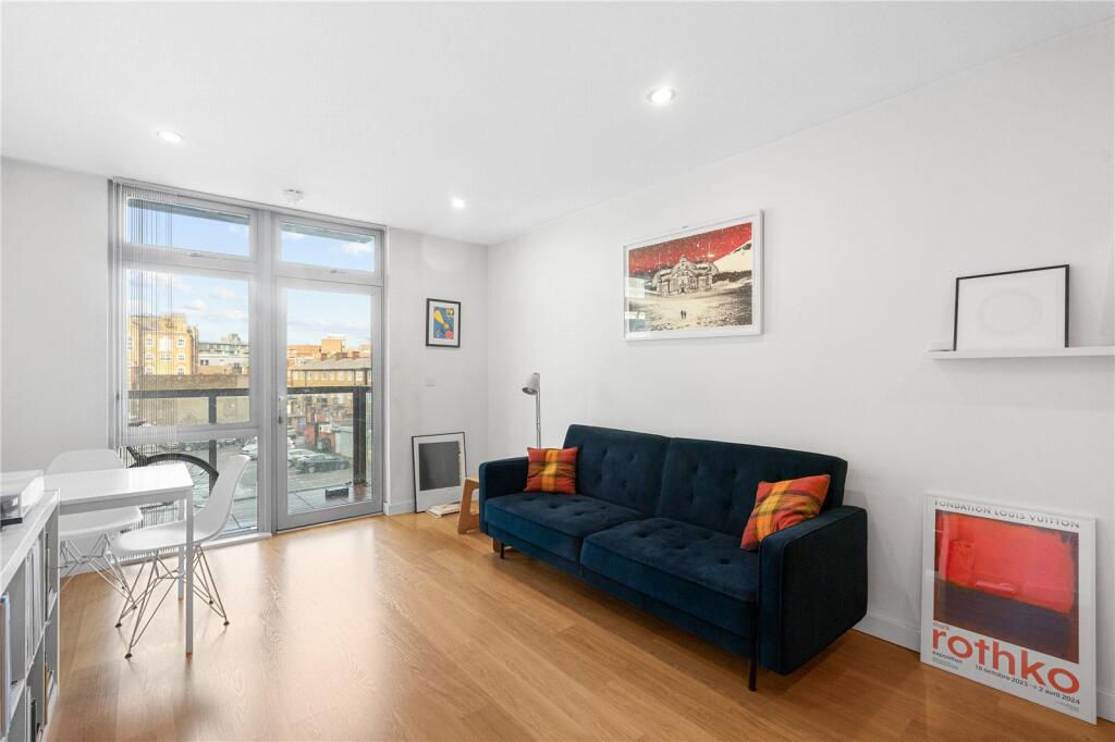 Main image of property: Salton Square, E14