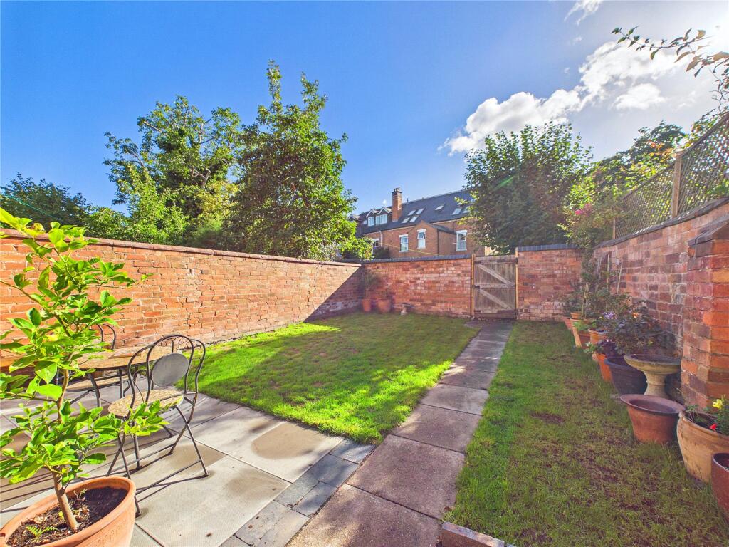 House in Worcester - View 5