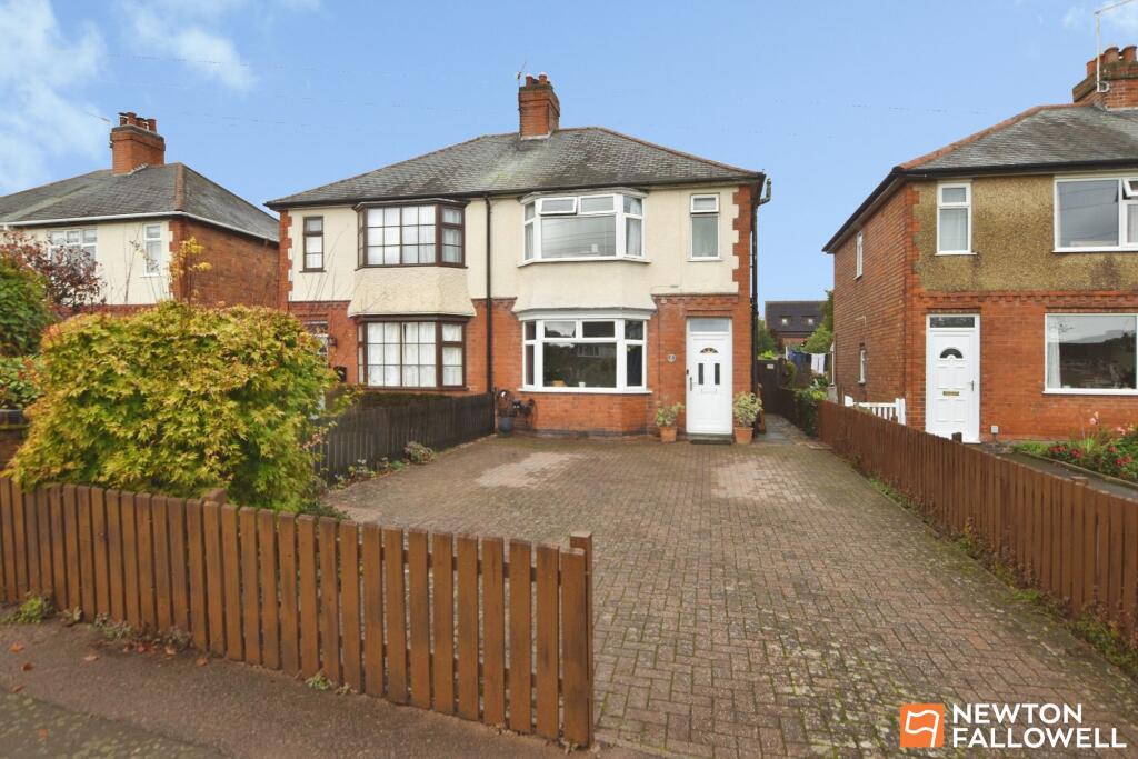 3-bed semi-detached on Hathern Road, Shepshed, LE12, £250,000